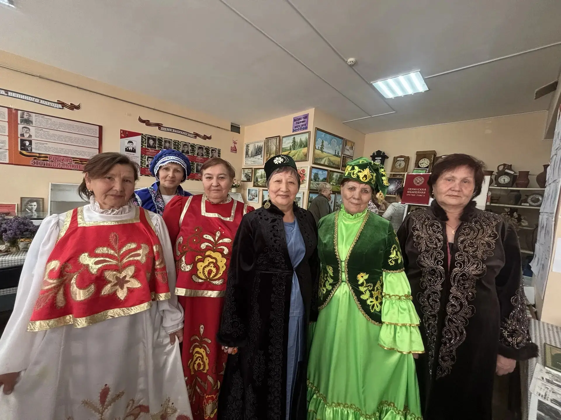 В Асекеевском народном музее для членов клуба «Второе дыхание» был организован вечер др...