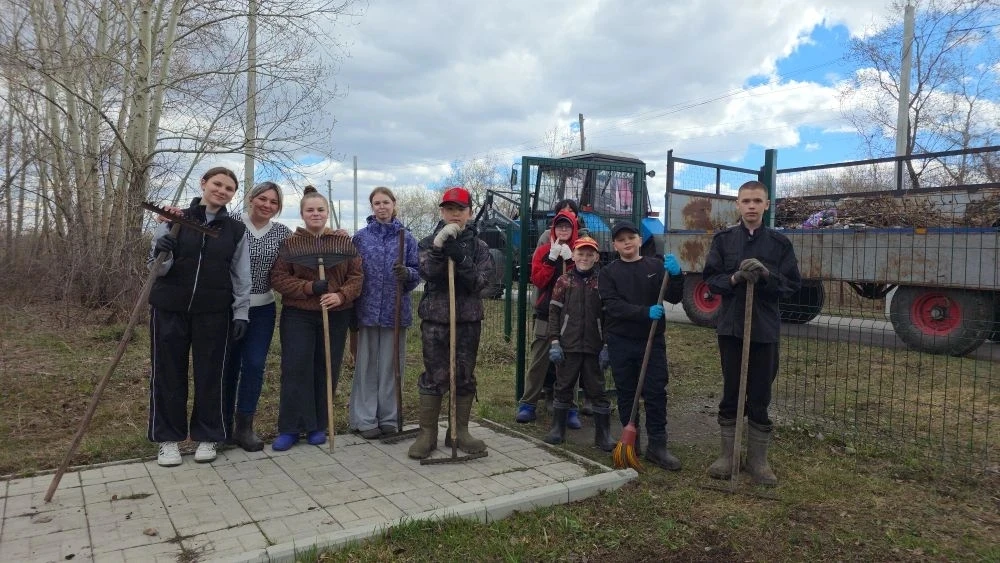 📢 Субботники остаются доброй традицией воздвиженцев, объединяющей коллективы и жителей...