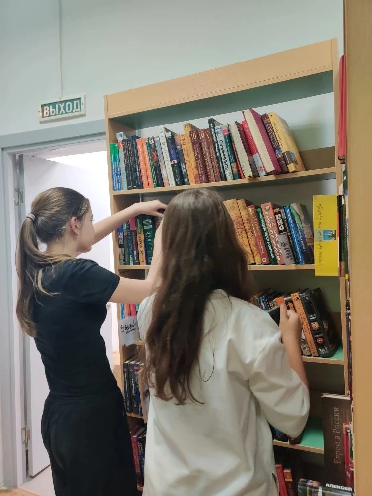 📚 Книжные приключения: как 5 «Б» ходил в библиотеку  💬Максим Горький говорил: «Всем хорошим во мне я