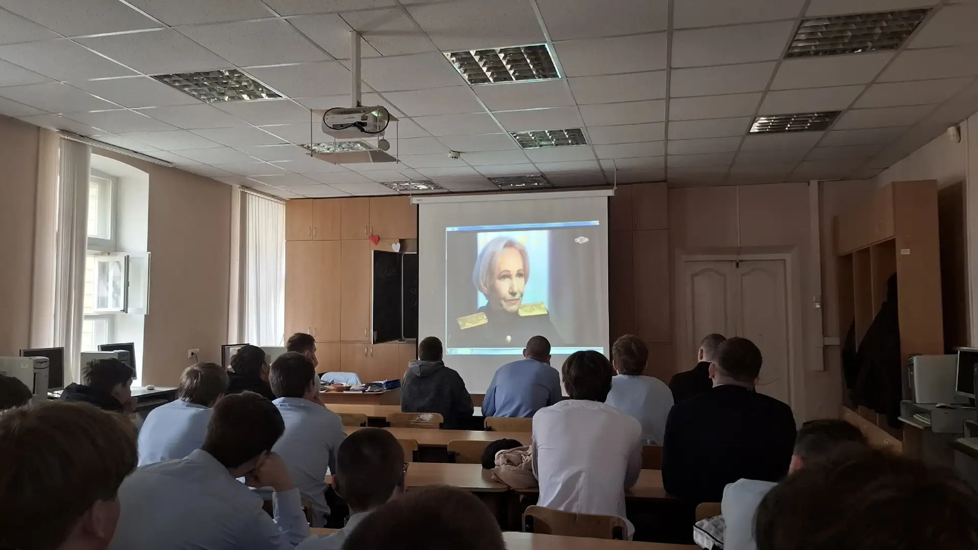 В группе ВОЭТ-253 прошёл классный час на тему: "Профилактика терроризма".  Терроризм – тема актуальн