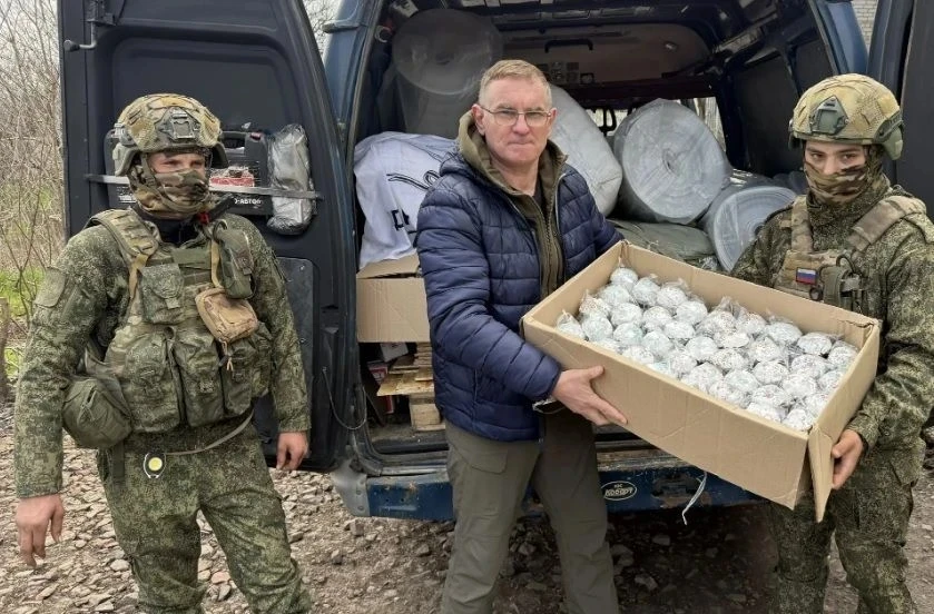 📌К празднику Светлой Пасхи волонтёры Аксайского района собрали и отправили гуманитарную помощь для у