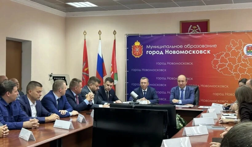 ✅ В Новомосковске представили врио главы администрации