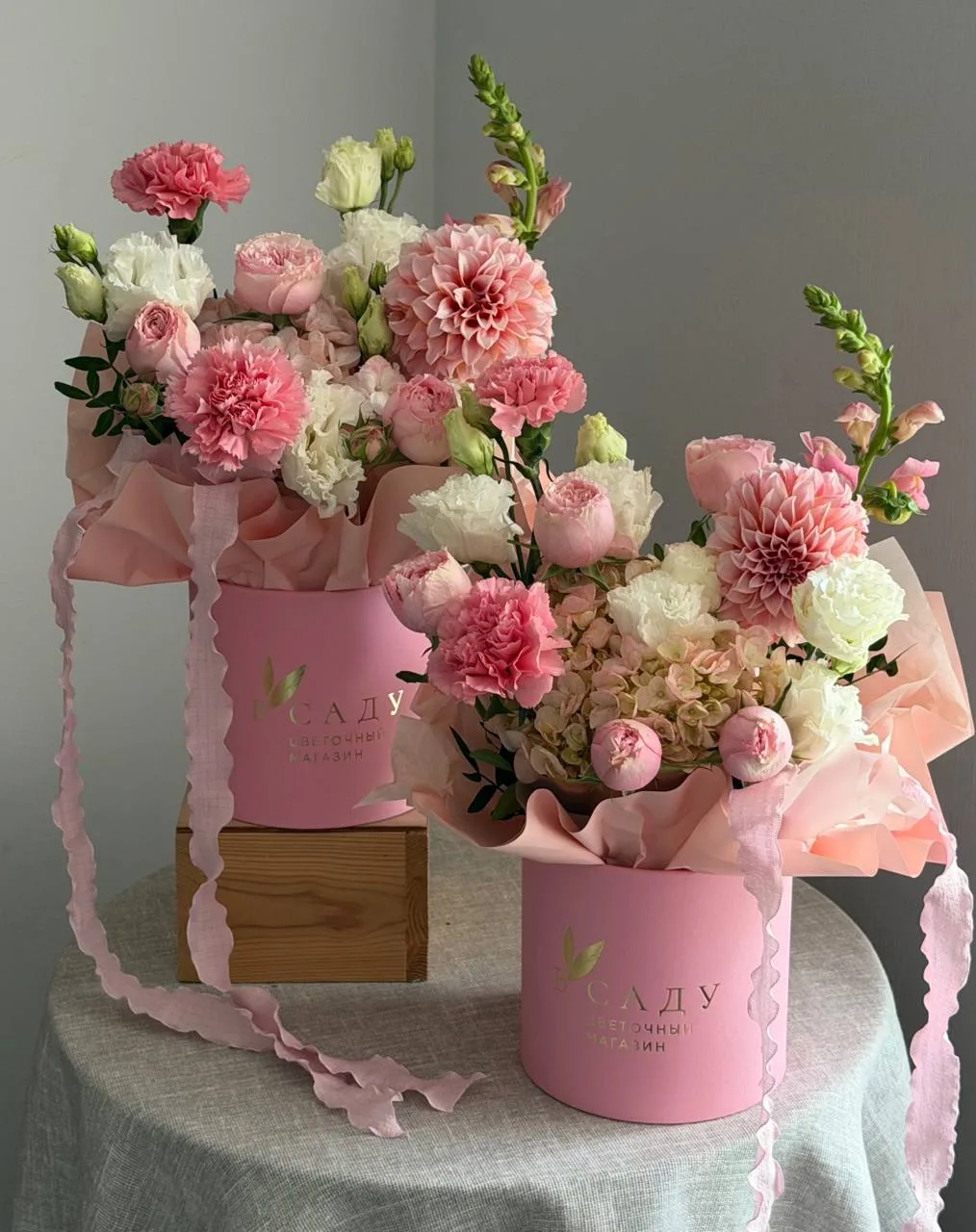Нежные композиции с сезонными георгинами в наличии🌸