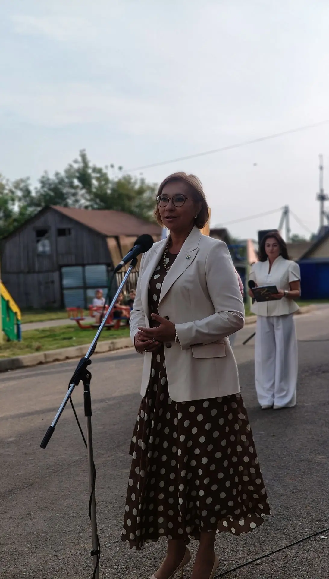 Эльмира Амировна также посетила праздник Двора по улице Шаймарданова.
