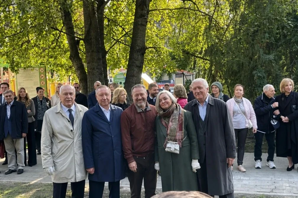 В Ораниенбаумском саду на пересечении Чкаловского проспекта и Ораниенбаумской улицы в р...