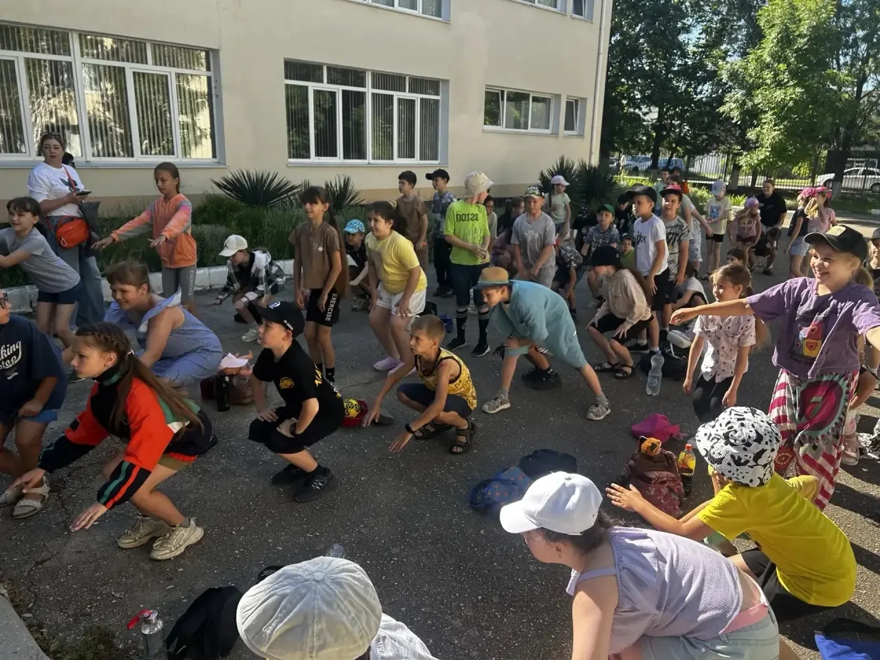 ✨КРЫМСКИЕ ОРЛЯТА✨ 
Каждое утро в лагере «Крымские орлята» начинается с всеселой зарядки, которая ста