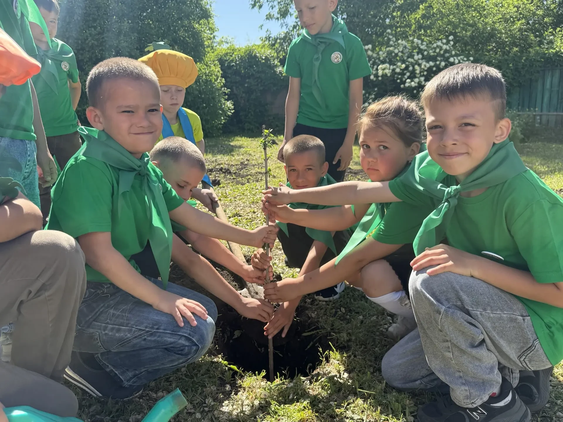 💚Юные защитники природы: первоклассники стали настоящими "Эколятами"!
💚
21 мая – особенный день дл