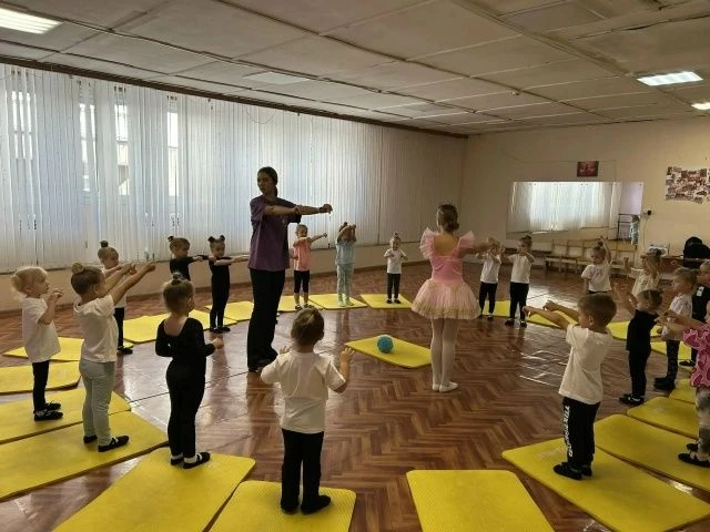 В КОЛЛЕКТИВЕ «ДЕЛИС» СОСТОЯЛОСЬ ПЕРВОЕ ЗАНЯТИЕ ДЛЯ САМЫХ ЮНЫХ ВОСПИТАННИКОВ