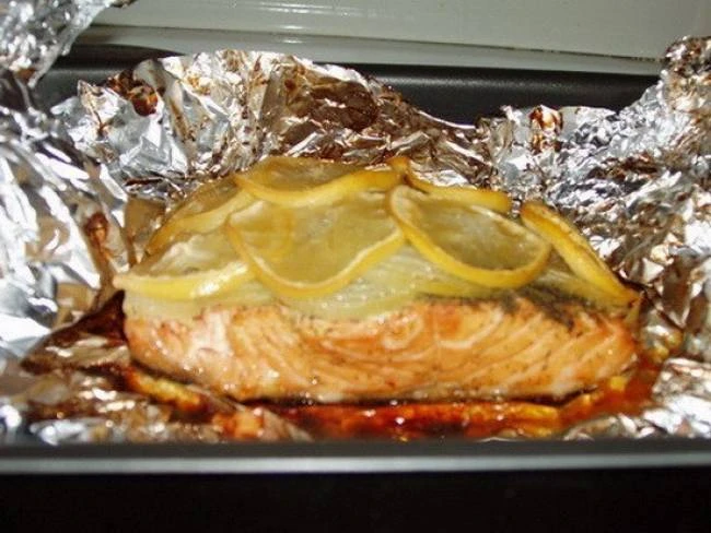 Рыбка, запеченная с лимоном