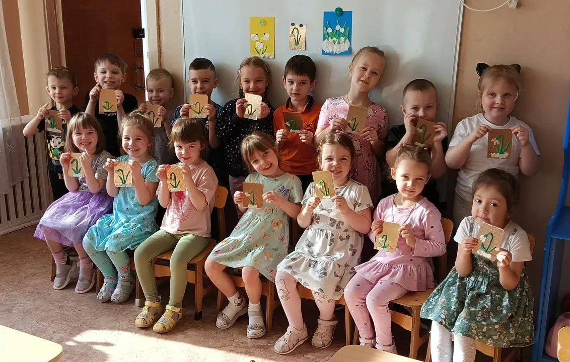 Весной, благодаря стараниям ребят средней группы на наших клумбах появилось множество п...