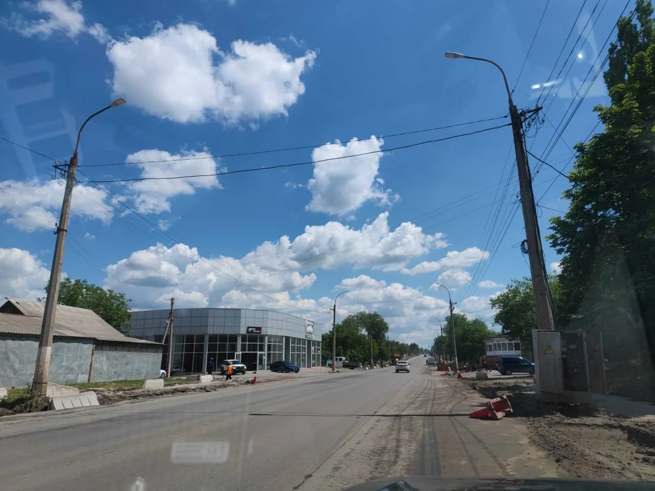 🚧 Капитальный ремонт улицы Буденного в Луганске почти завершен

Уложен новый асфальт, сделаны троту