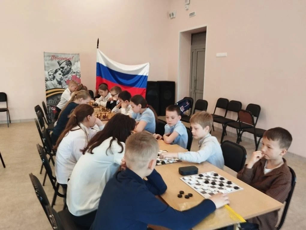 👨‍👩‍👧‍👦Вот и подошёл к концу турнир по шашкам и шахматам " Юный стратег" среди школ...