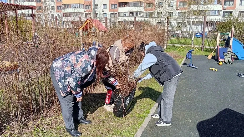 В дошкольном отделении «Умка» успешно прошел Всероссийский субботник. 🍀🍀🍀 Сотрудники учреждения прин