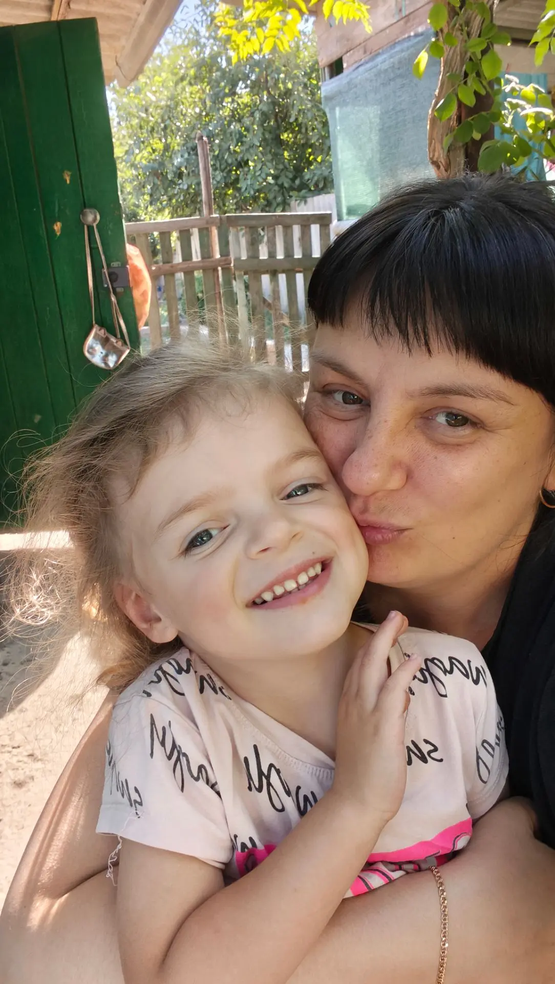 Чувствую сегодня будет тяжёлый день. Варя опять скандалит, Лера тоже капризничает. С Ле...