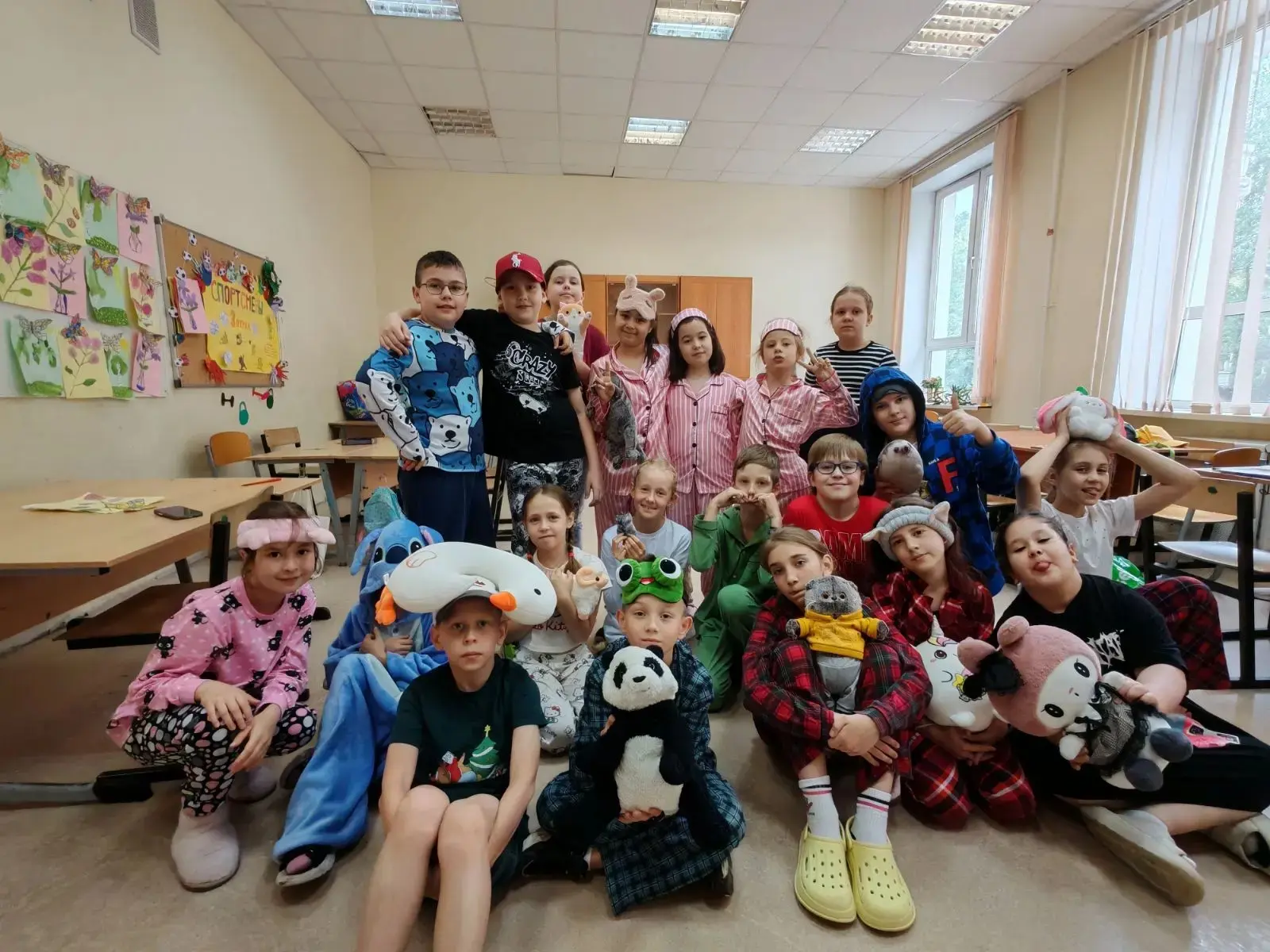 😴🧸 Пижамный день: когда лагерь становится ещё уютнее! 🧸😴

Сегодня лагерь «Лидер» превратился в о