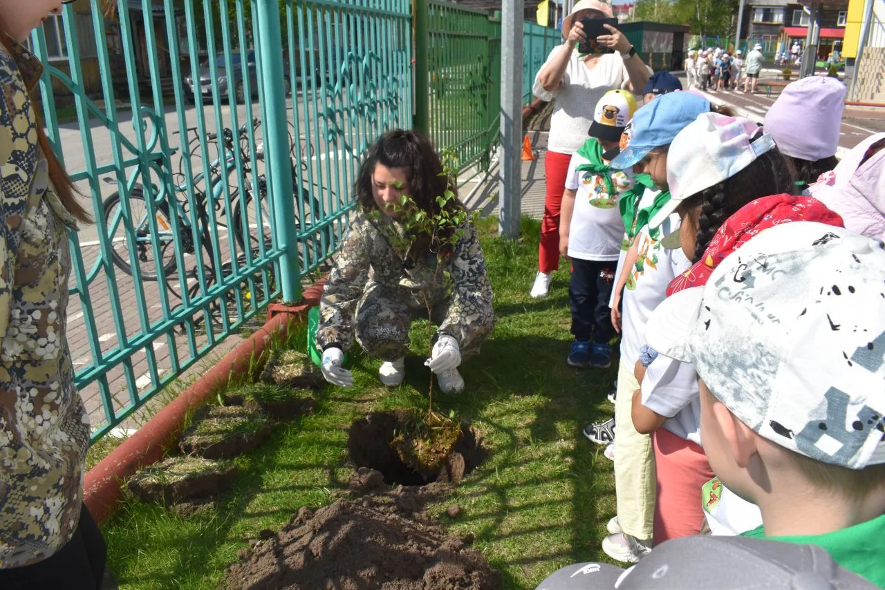 🌿В рамках Дня посадки леса эколята-дошколята вместе со специалистами Природнадзора Югры: Гулик А.Е.