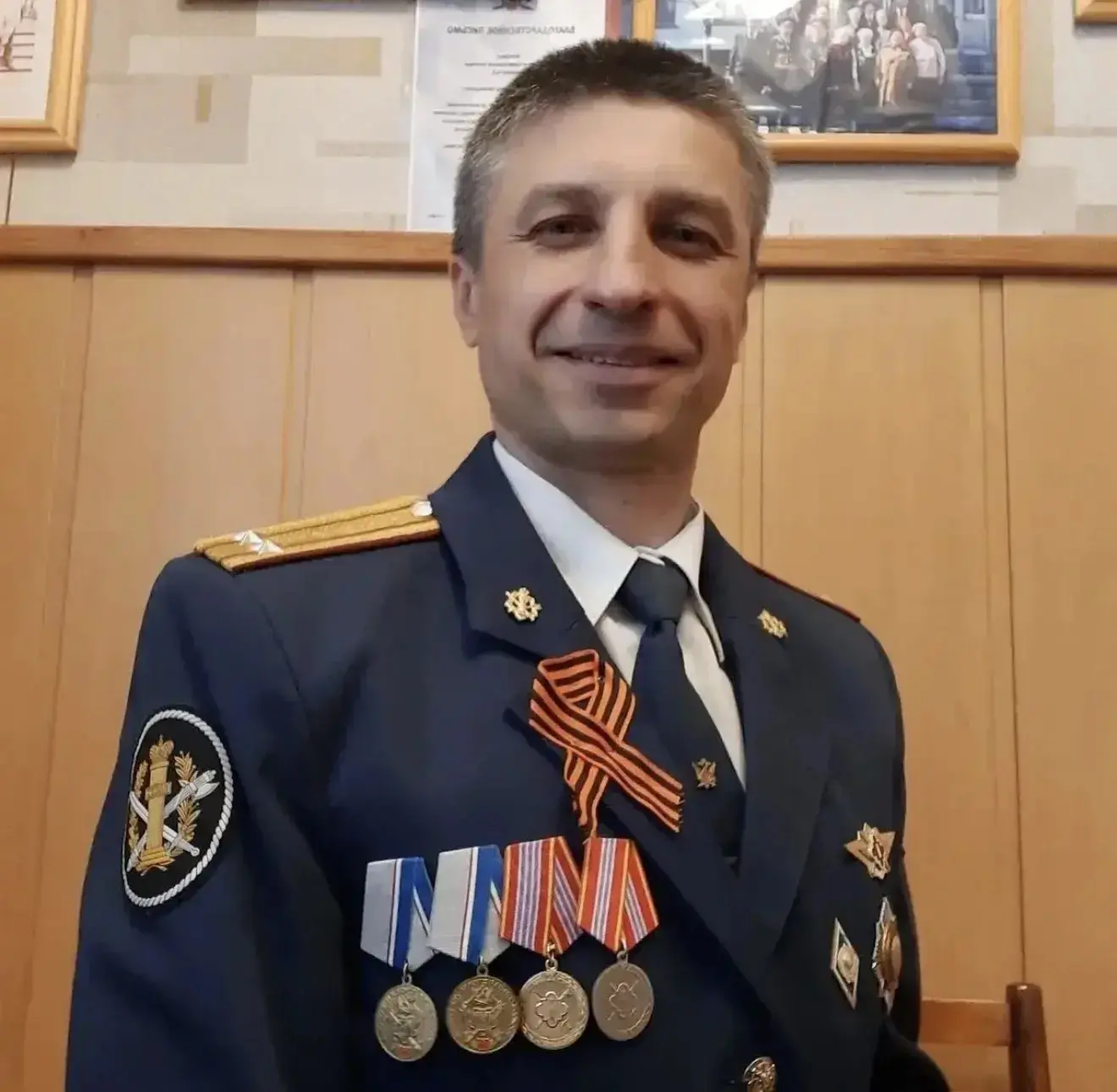 Когда конец войны, скажите? Как скоро кончится она? Так что же вы спокойно спите, Когда воюет вся