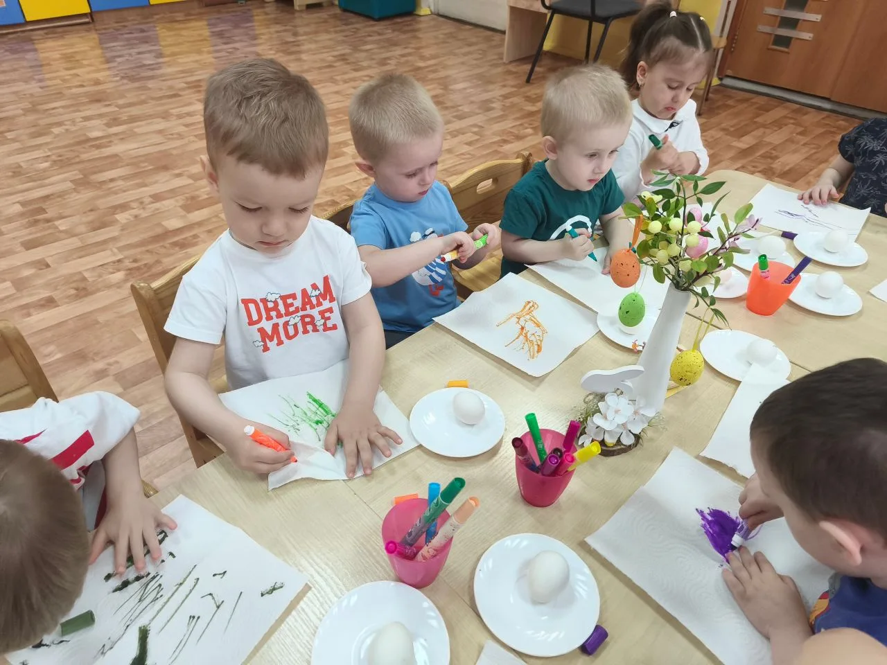 ПОДГОТОВКА К ПАСХЕ  🥚На уроке труда ученики 1 «А» погрузились в мир творчества и весеннего настроени