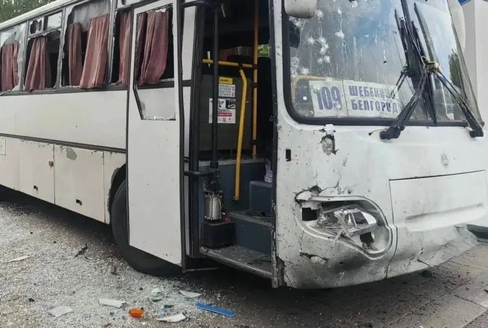 🤬 Дрон ВСУ ударил по рейсовому автобусу в Шебекино в Белгородской области — пострадали 19 человек, 