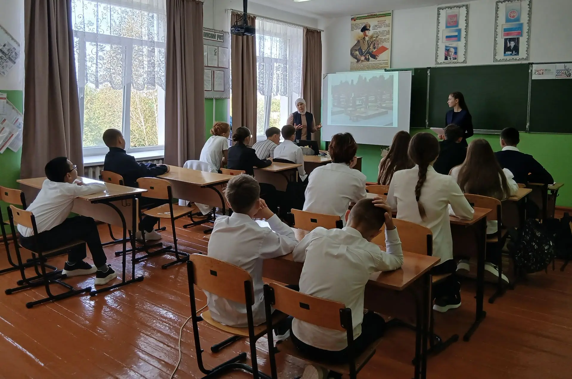 В школе прошел памятный классный час на тему «Беслан — наша боль», приуроченный к Дню с...