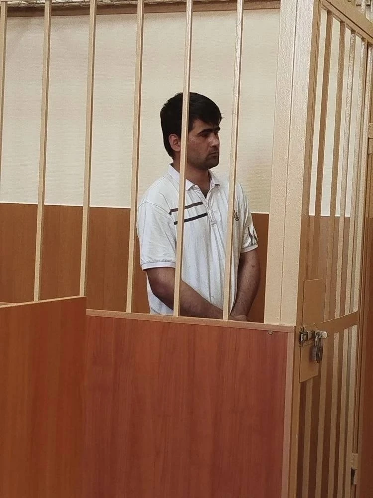 Суд арестовал мигранта за нападение на росгвардейца в Ломоносове.