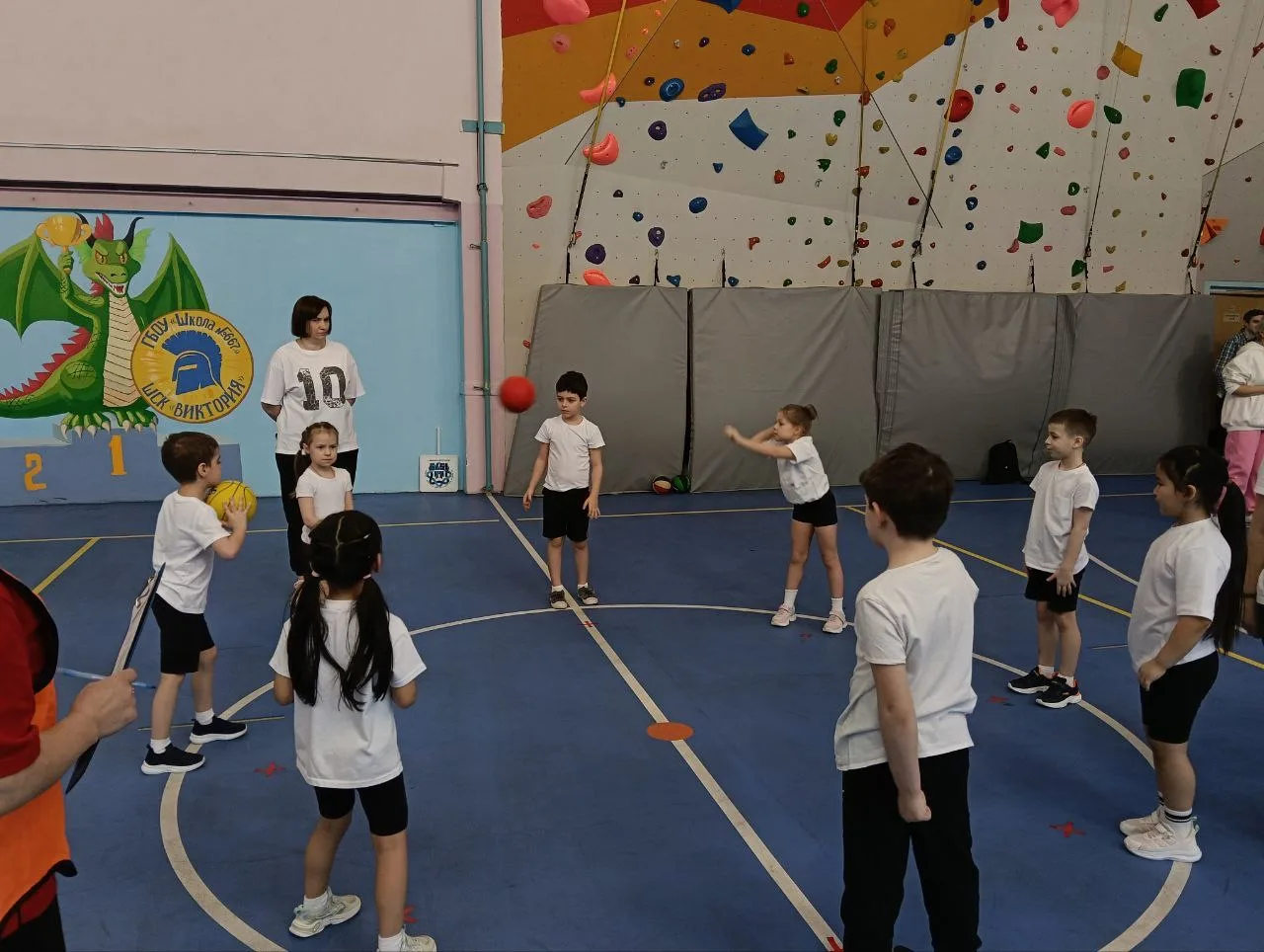 Фестиваль "Школа мяча" для дошколят: "Искра" на высоте!  🏐28 февраля в Москве прошел ежегодный фести