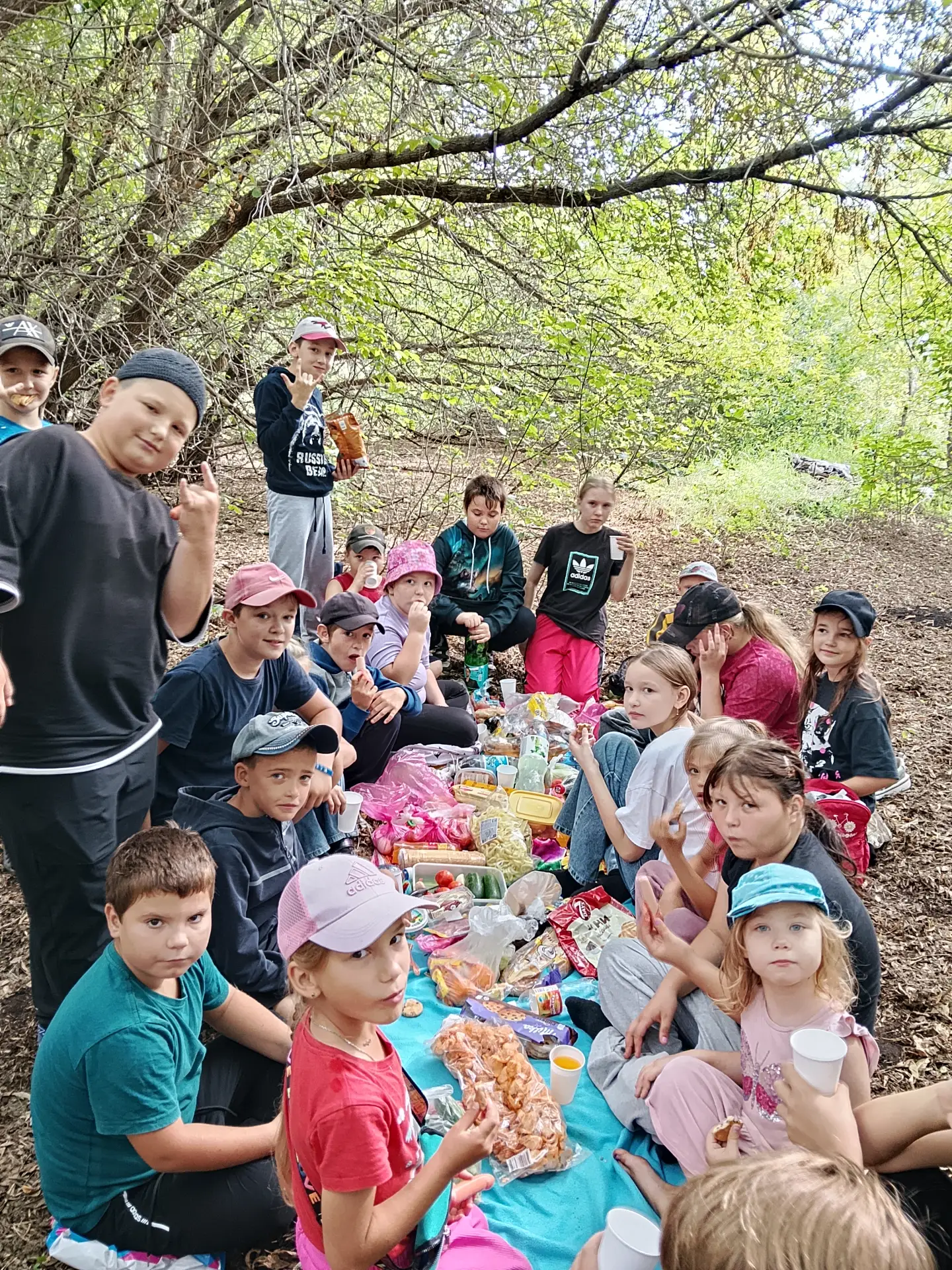 🌍🌳20 августа специалисты Любимовского Дома культуры вместе с мальчишками и девчонками...