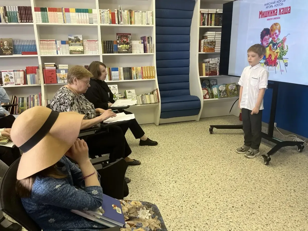 Центральная библиотека г.о. Лобня провела конкурс творческих выступлений «Свидание с книгой» на базе
