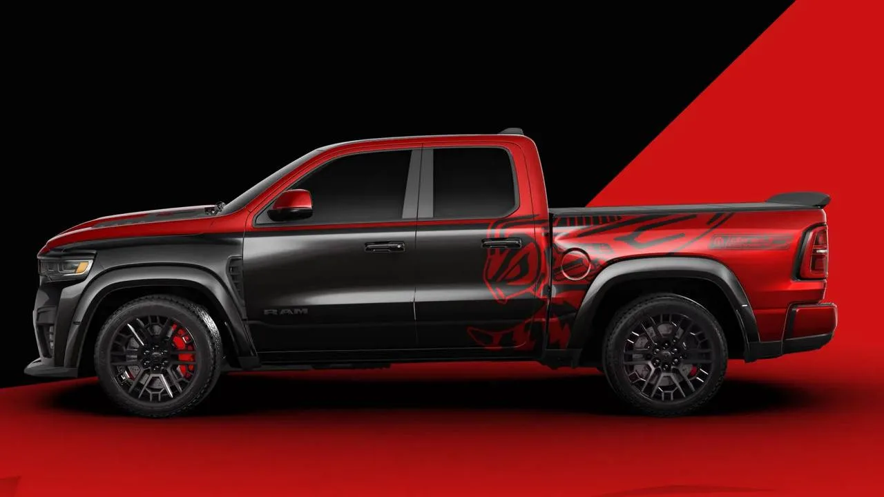 Ram выставит на аукцион первый серийный 1500 Rumble Bee SRT — и он оказался мощнее 900 ...