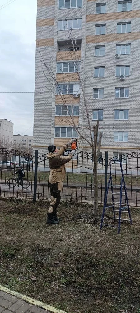 Апрель- начало хлопатных работ на территории детского сада, необходимо все успеть,и дер...