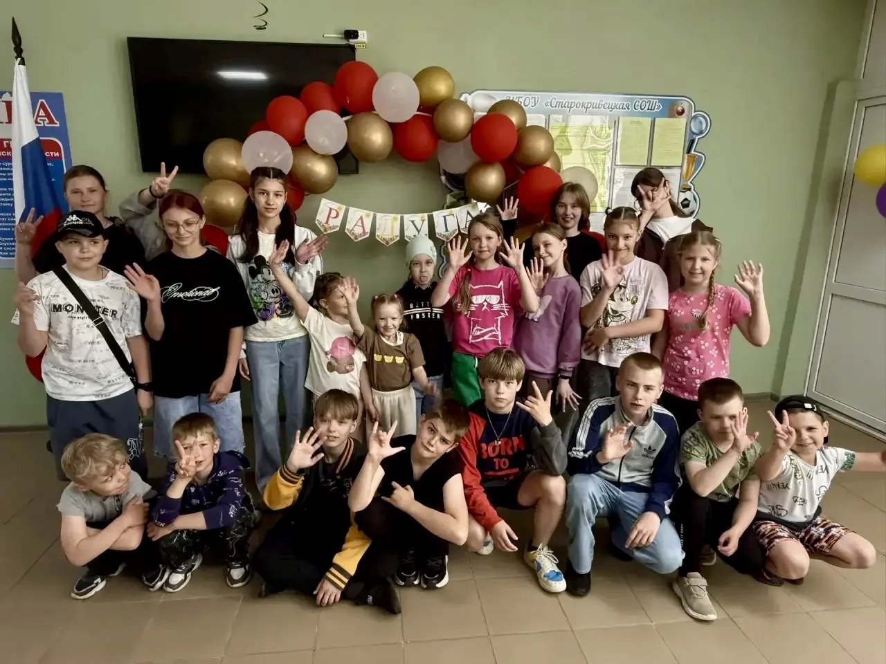 🌈 Вот и пролетели дни в пришкольном летнем лагере «Радуга»!

Наша смена подошла к концу, и нам немн