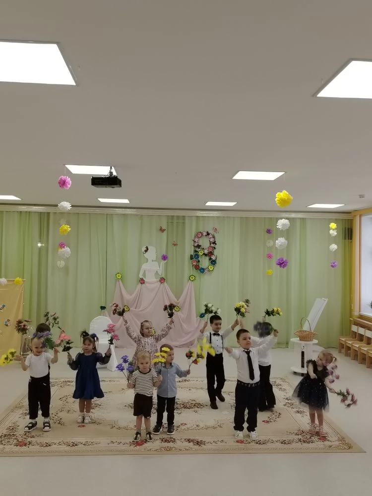 Сегодня в нашем саду царила настоящая атмосфера праздника и тепла! Мы поздравляли наших...