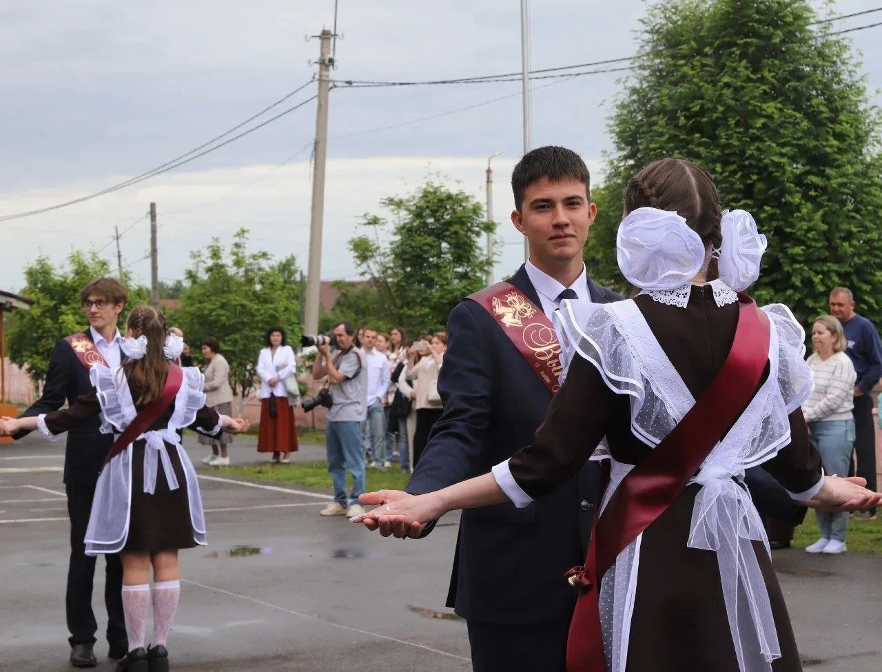 Ульяновск өлкәсенең 17 мең егет һәм кызы өчен бүген чыгарылыш кичәсе уза.