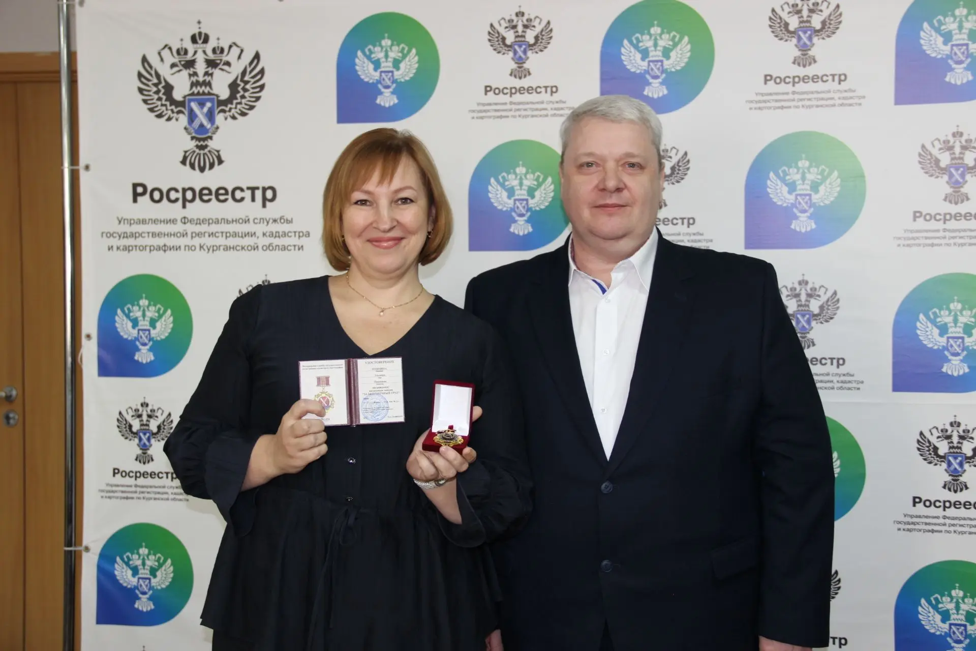 Традиционно на заседании коллегии наградили сотрудников, достигших особых успехов в профессиональной