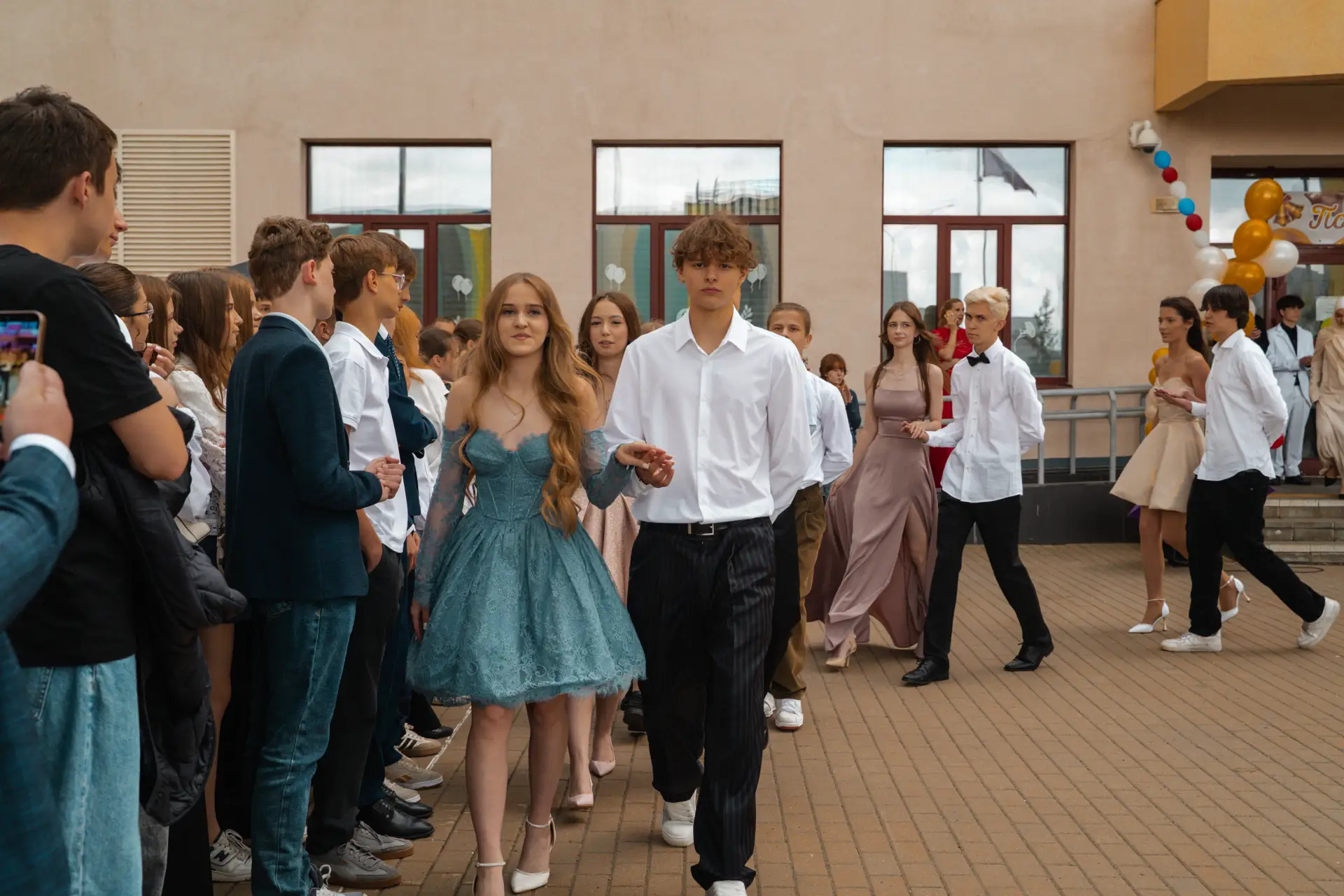 🎓🔔Вот и прозвенел Последний звонок для выпускников школы на Рублёвском шоссе!  📅 Этот день — не прос