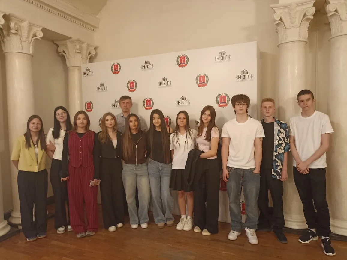 Эти выходные наш 10А провел не за учебниками, а в театре!