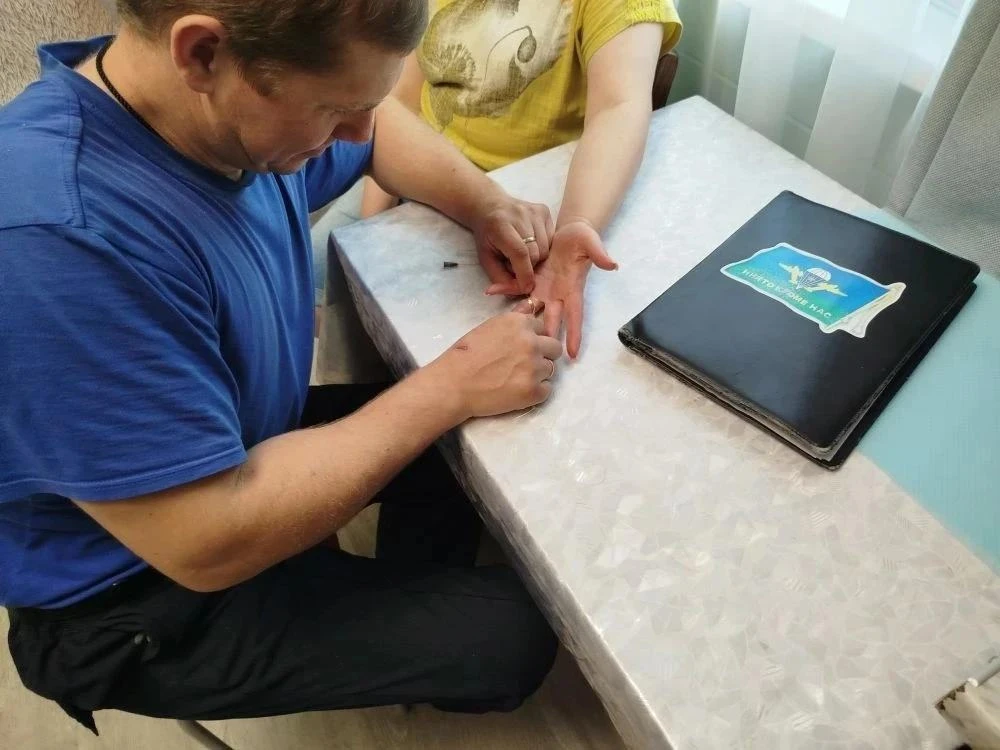 💍 Страшная сила! Красивое, но тесное кольцо привело к встрече со спасателями 🆘
