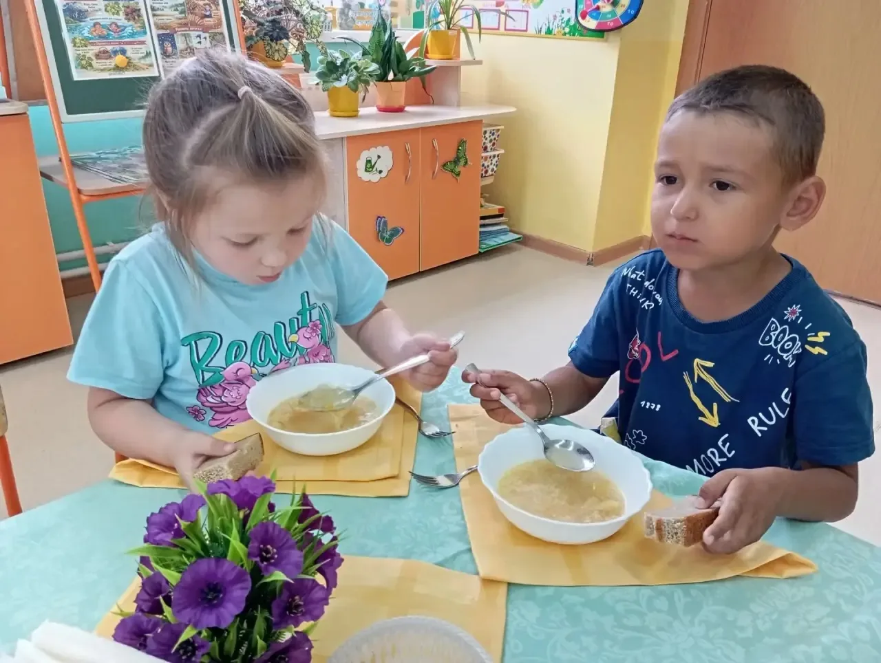 Суп в меню детей

Овощной суп — источник витаминов! 🥕🥦 Сегодня малыши с радостью съели полезный об