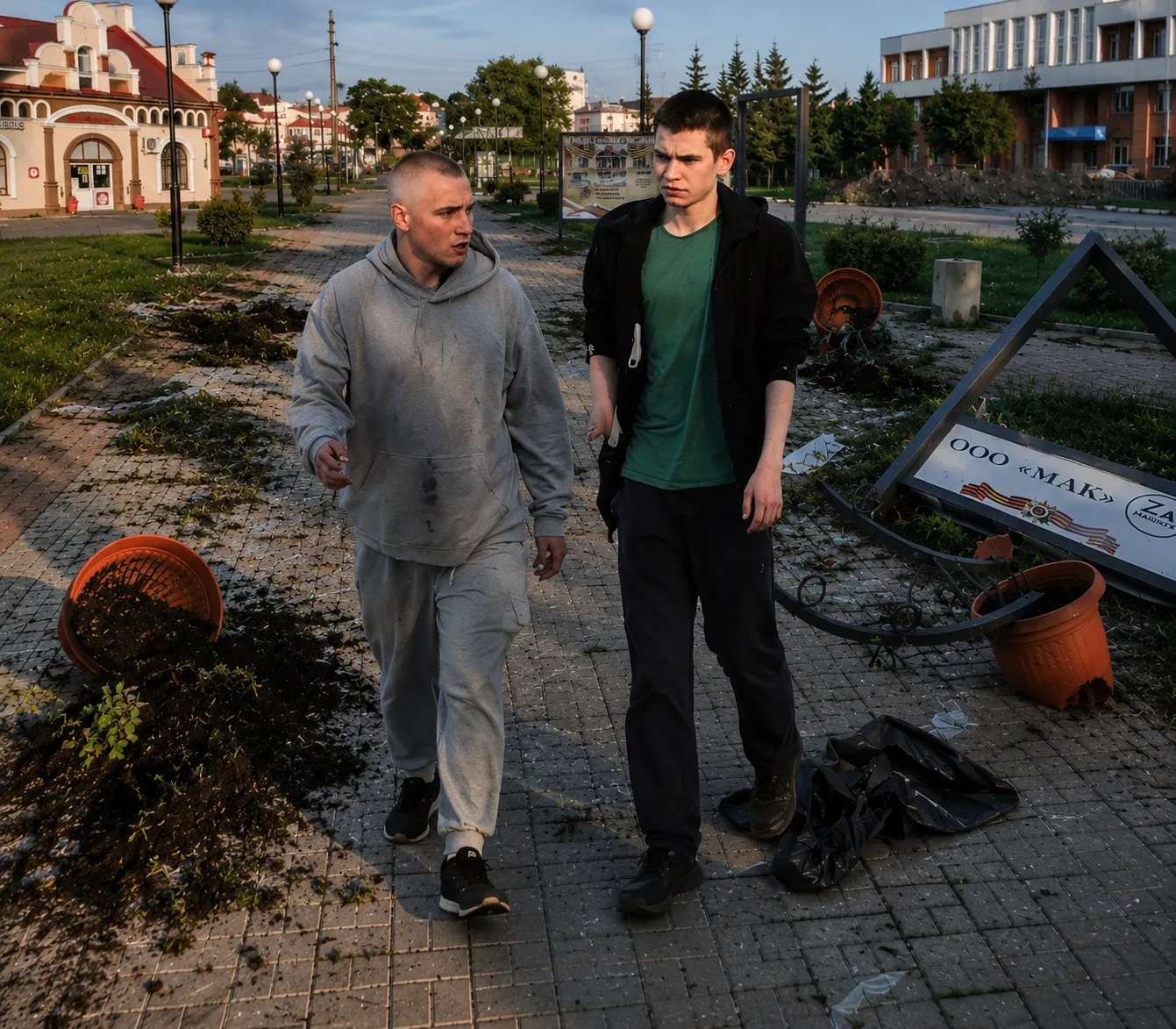 На фото два теленка которые пережратые в умат навели в городе хаус. 
Кстати они с Ожгихи. 

Надеемся