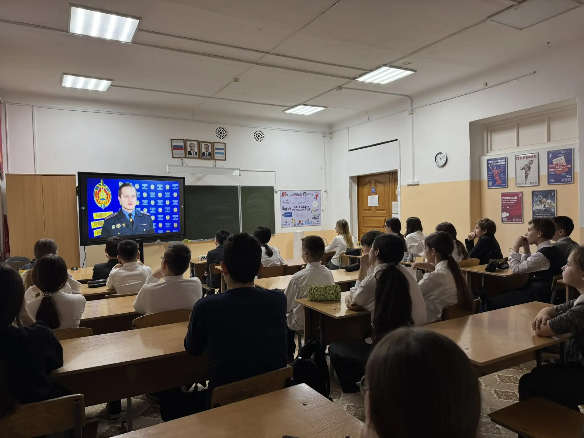 📢 В МАОУ «Лицей 107» прошли важные уроки безопасности, посвященные действиям при нахождении подозрит