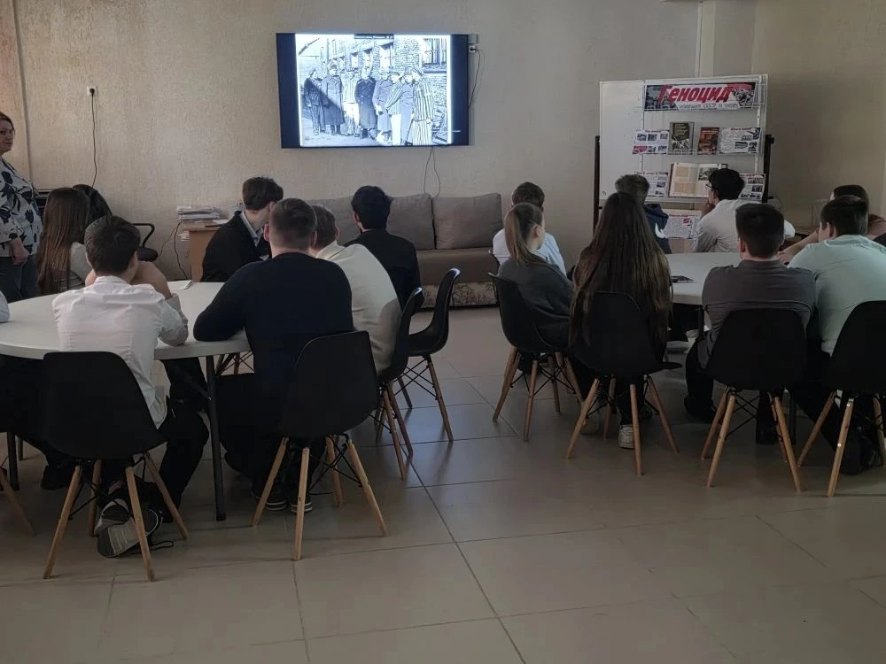Славе не меркнуть.Традициям жить!🇷🇺  Под таким названием прошел конкурс презентаций среди 8-10 класс