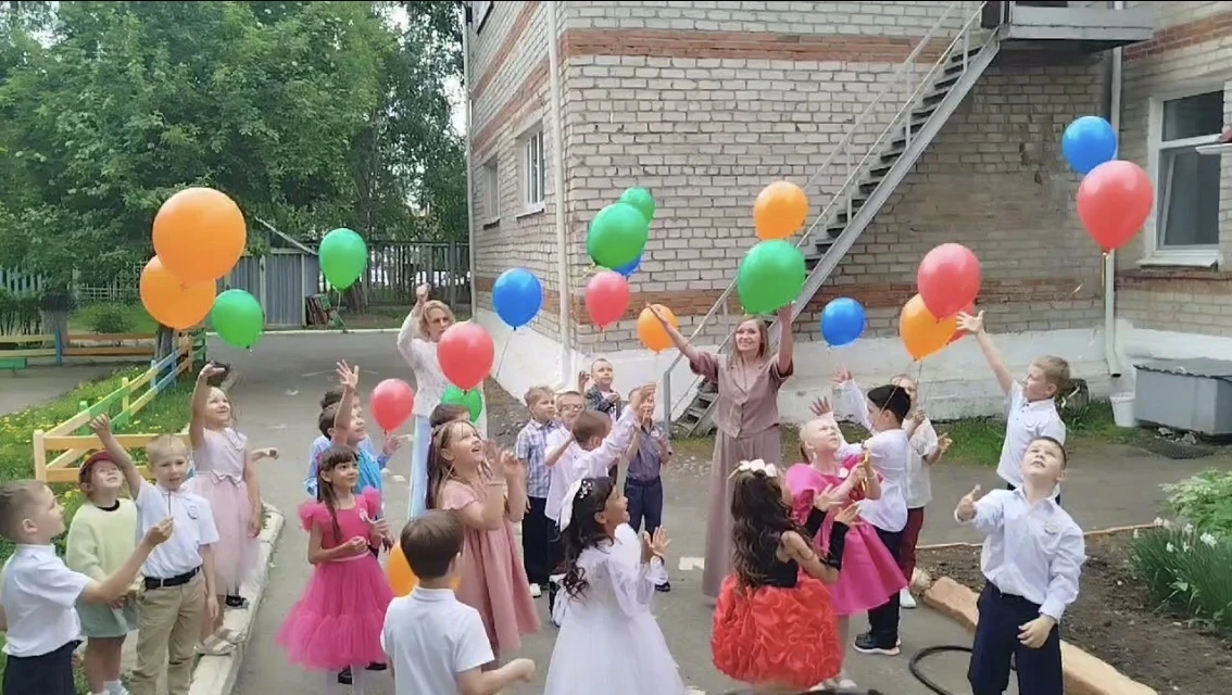Совсем недавно прошел выпускной в нашем детском саду. Это был красивый, веселый и одновременно трога