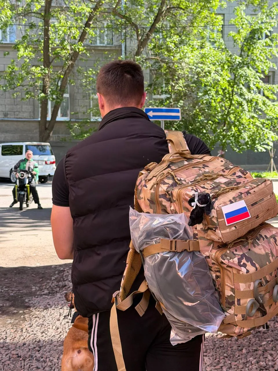 Сегодня нам волонтёры передали полностью укомплектованный мед.рюкзак, за что им огромное спасибо!

Н