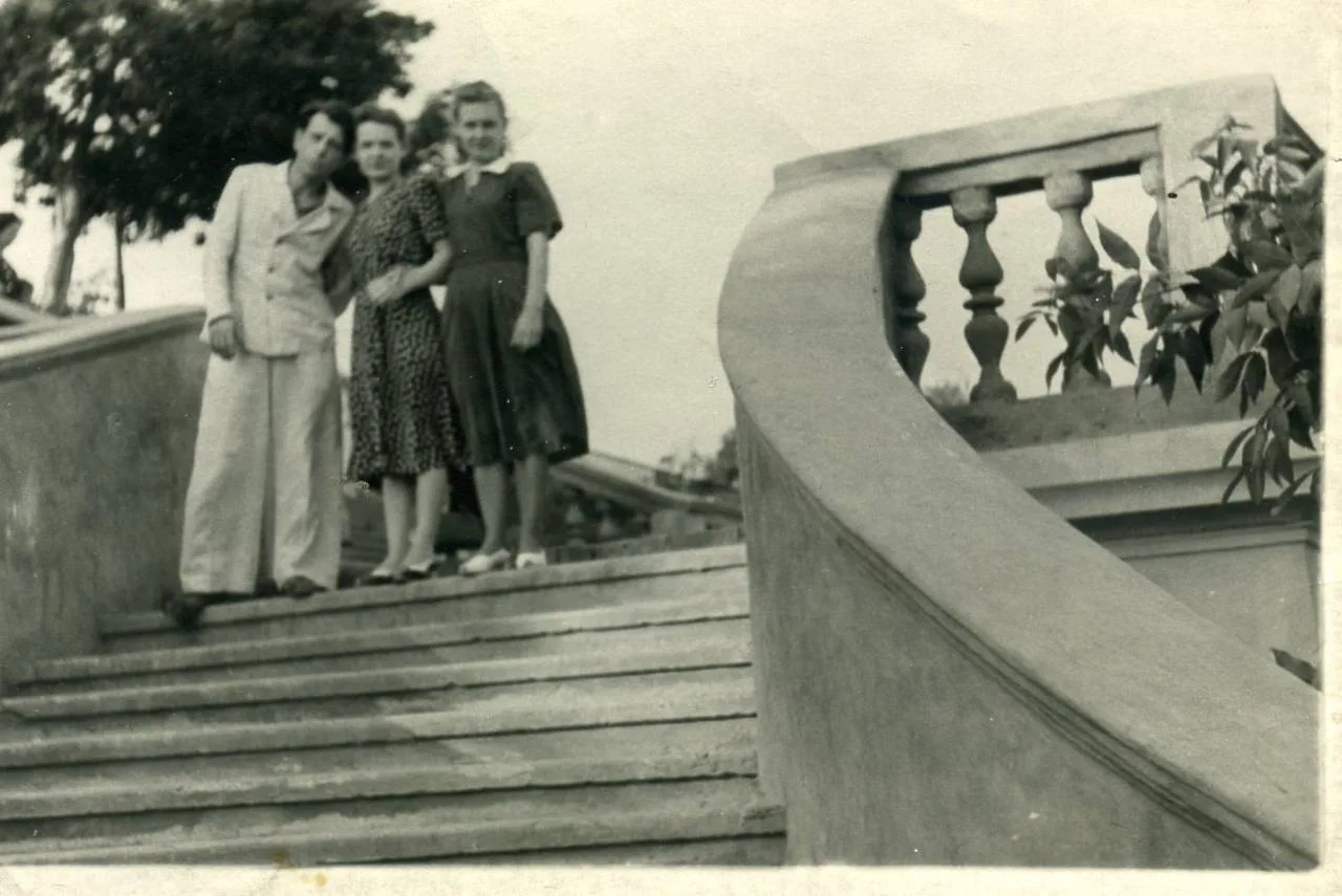 Доброй ночи, Саратов!

Лестница. Приволжский сквер на Набережной в 1953 году.

Присылайте нам новост