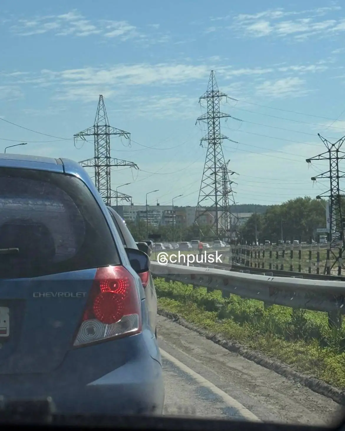 🚗 На Императорском мосту образовалась большая пробка в сторону Заволжья. 

Водители предполагают, ч