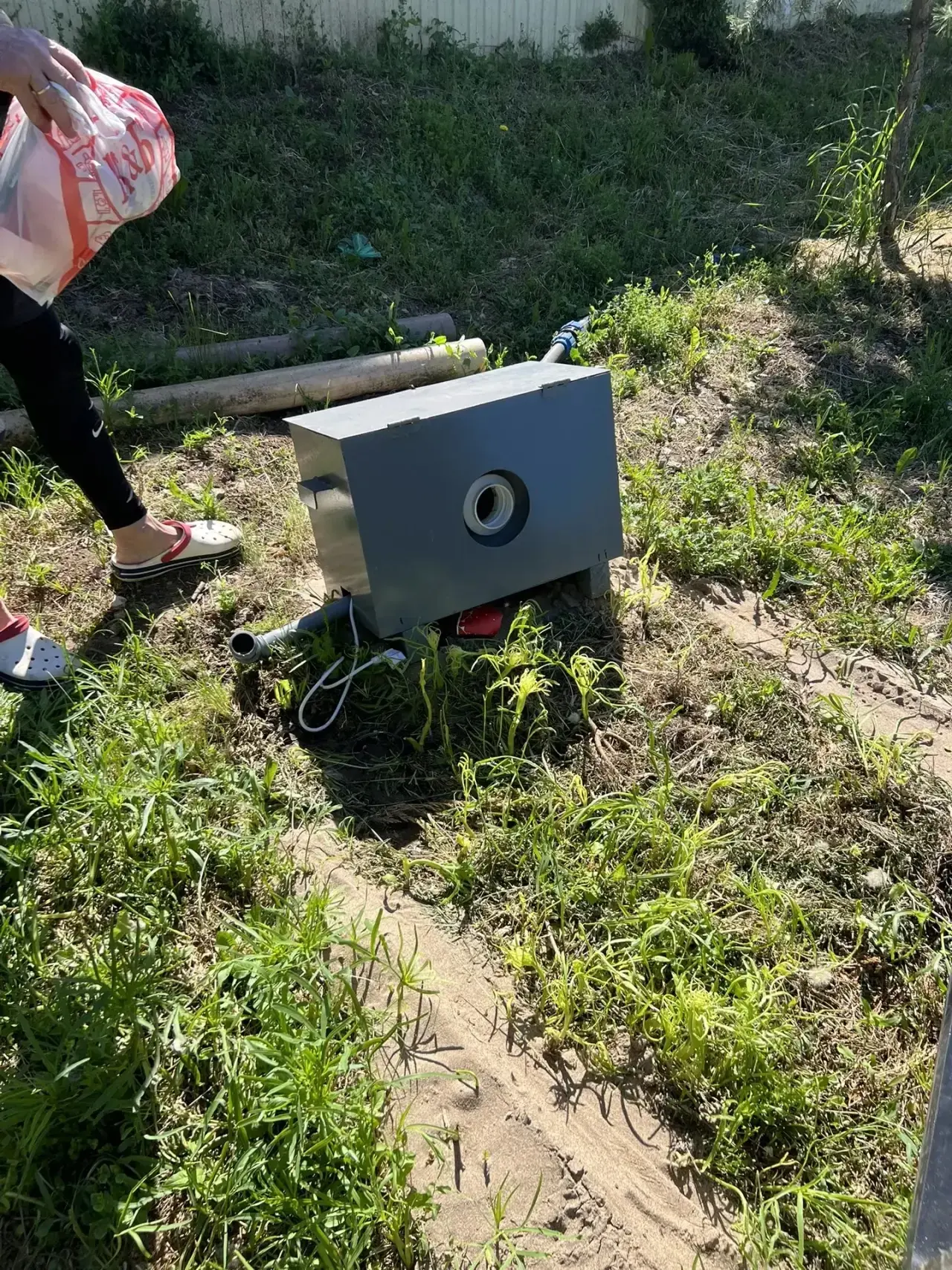 Вандалы сломали биотуалет на Линево