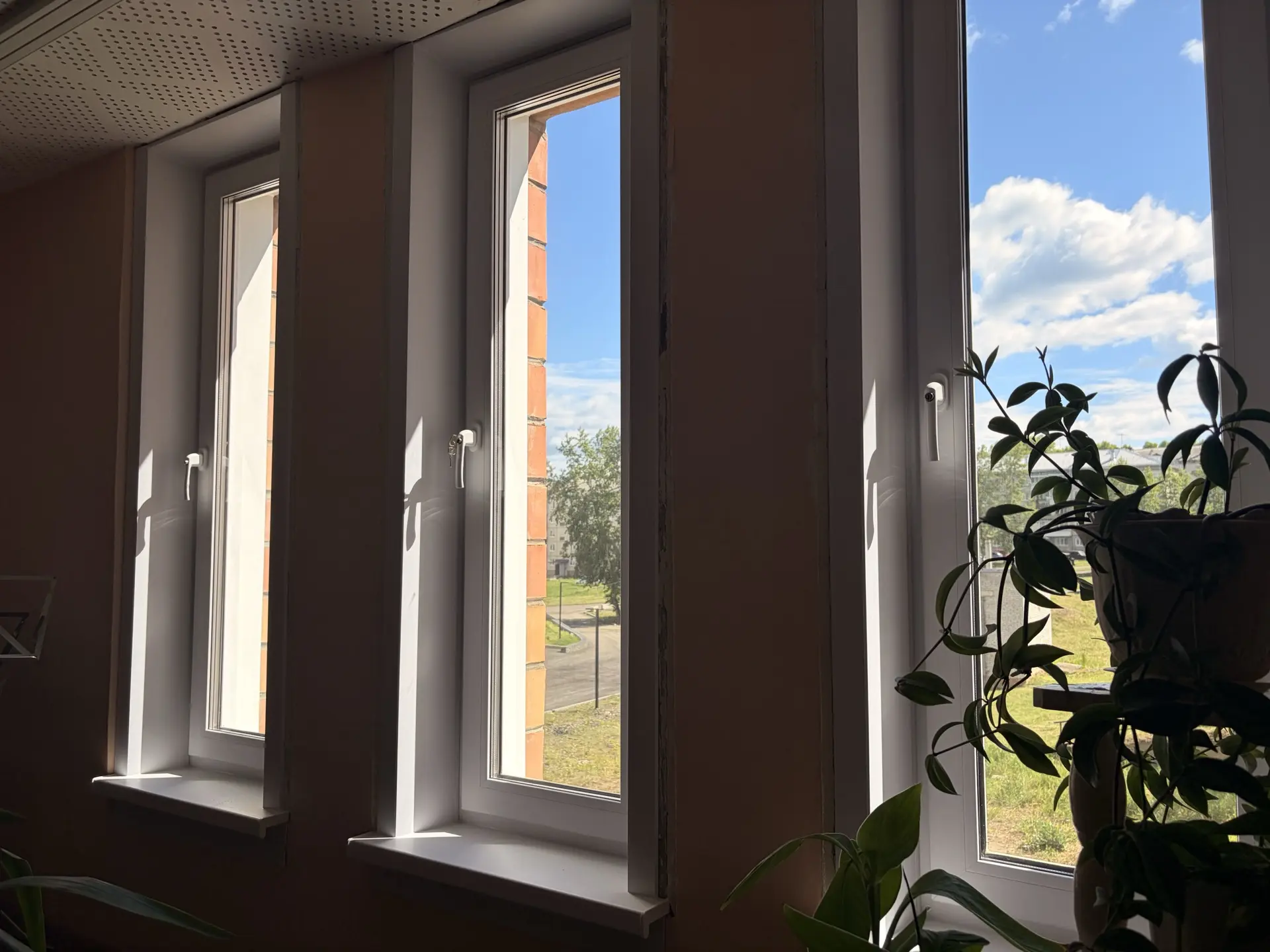 ✅ В Детской школе искусств №1 завершены работы по замене оконных блоков и подоконников
