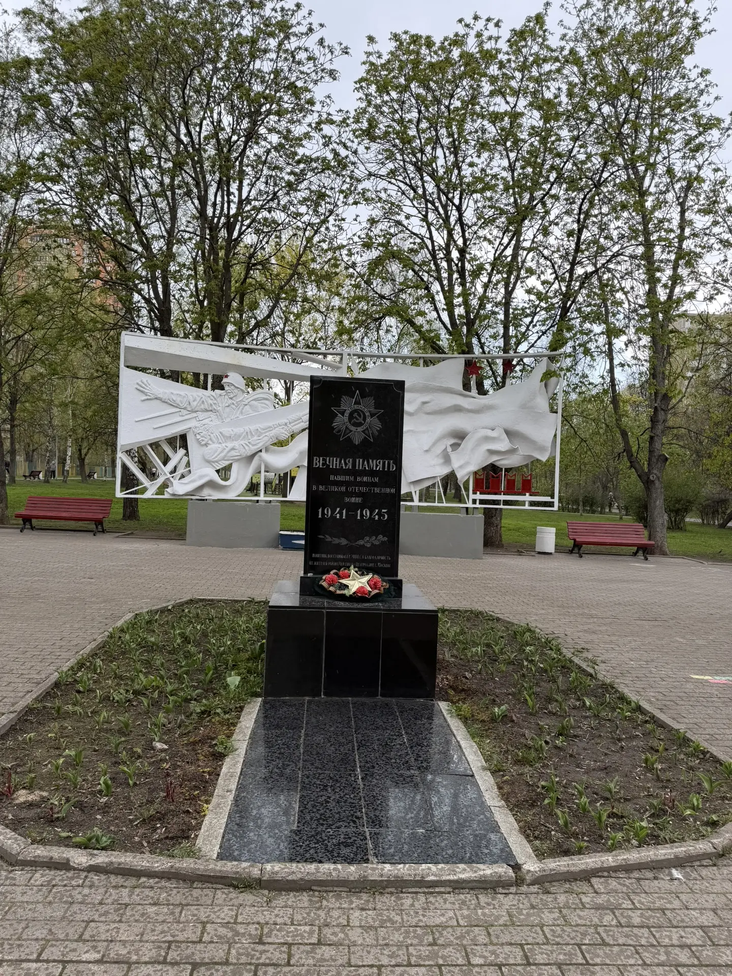04 мая 2026 года в рамках общегородской мемориально-патронатной акции по уходу за памятниками, мемор