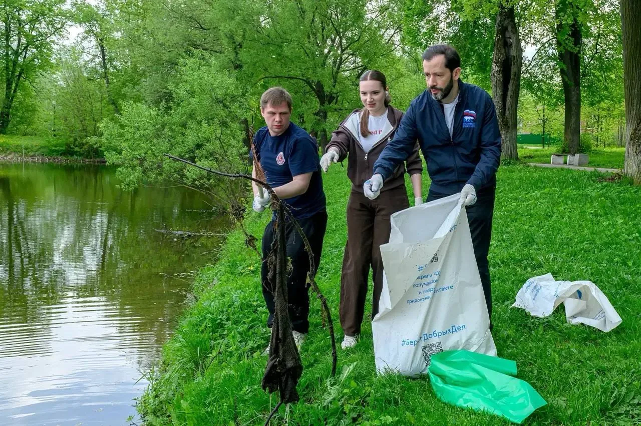 🧹 Подольчане собрали 10 кубометров мусора на всероссийской акции «Вода России»  В округе дали старт 