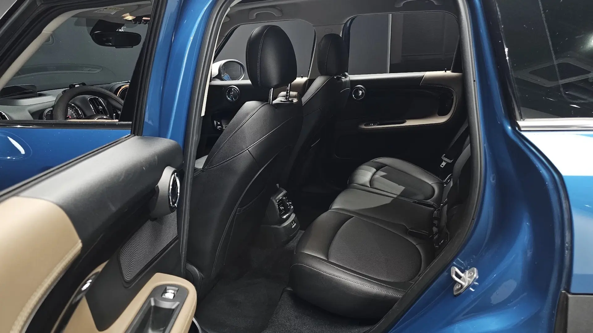 ДОСТУПЕН К ПОКУПКЕ  🇰🇷🔥MINI Countryman HIGH 2nd  🚀HIGH — это богатая премиальная комплектация компак